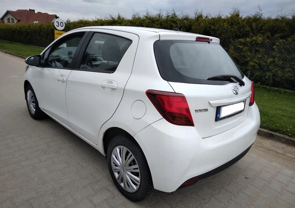 Toyota Yaris cena 20900 przebieg: 303000, rok produkcji 2016 z Ujście małe 106